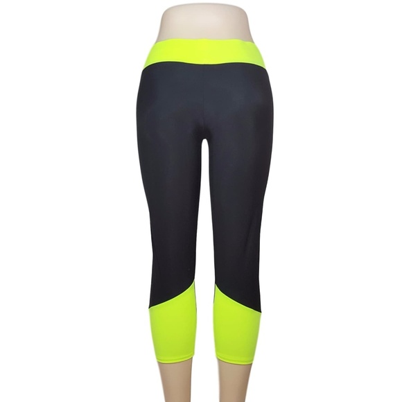 Women's Capri Style Workout Running Tights - Picture 3 of 3